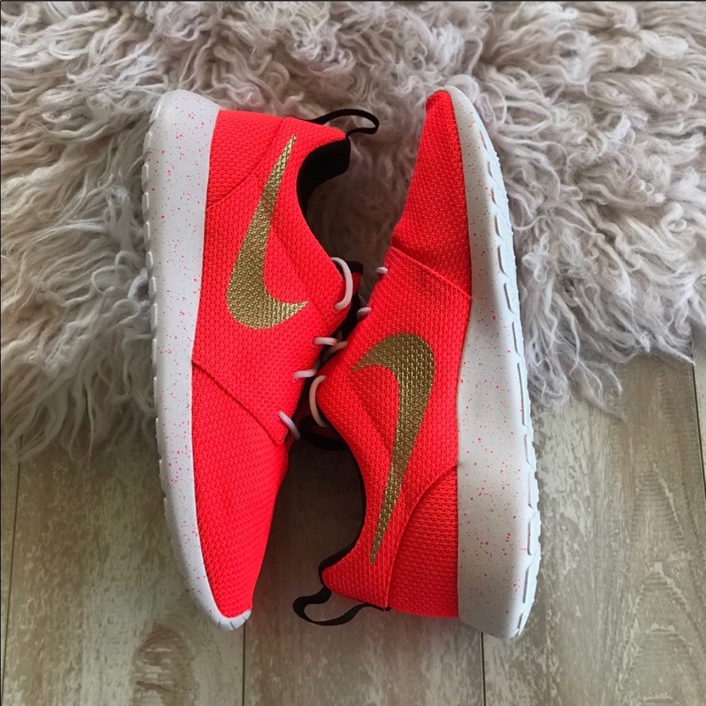 NWT Nike ID Roshe one Custom Gold swoosh - Picture 5 of 8